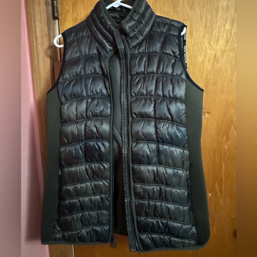 Michael Kors, dark camo vest. NEW size Medium